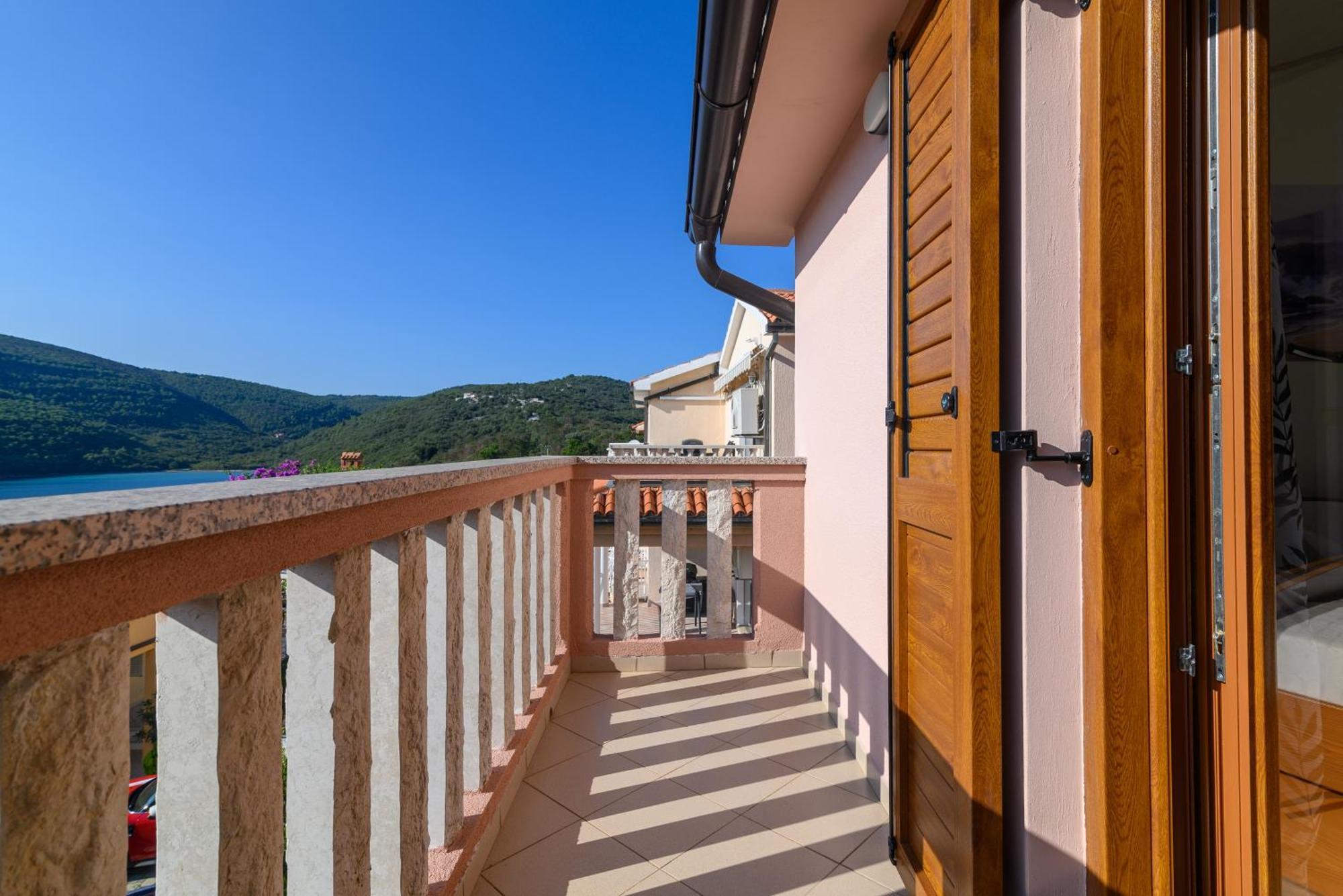 Apartments By The Sea Duga Luka - Prtlog, Labin - 2335 ภายนอก รูปภาพ